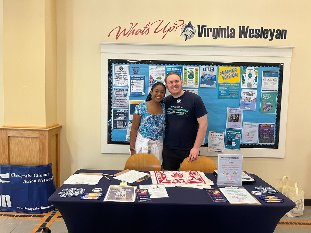 Our new Hampton Roads Organizer Leianis is hard at work! This weekend, she and our other VA organizers met students at Tidewater Community College, gathered petition signatures for our efforts to rejoin #RGGI, and let them know about amazing volunteer opportunities with CCAN. 🎉