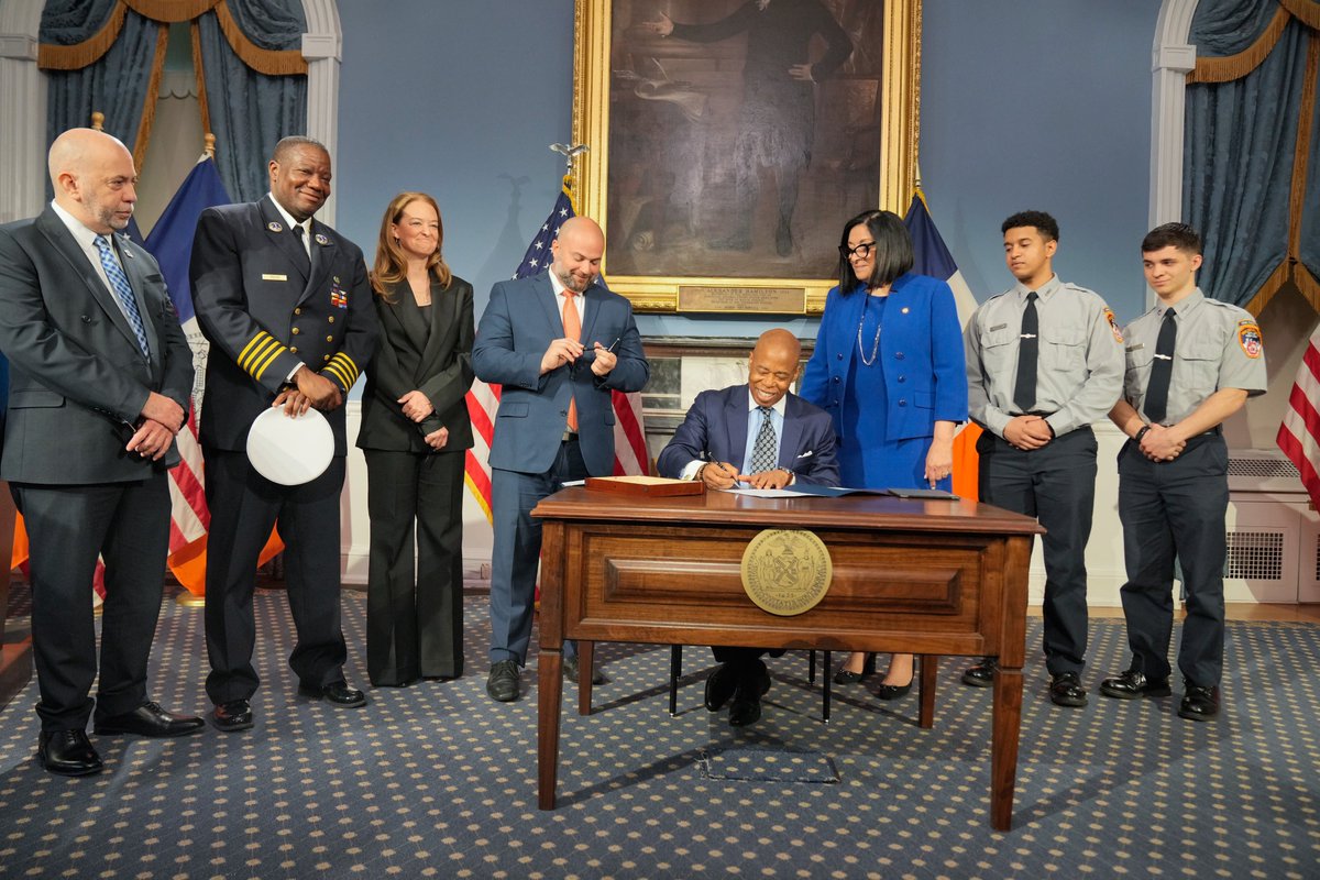 NEW: @NYCMayor signed two important bills to further protect @FDNY employees: 🔹 Intro. 126-A will codify the provision of body armor to all FDNY EMS members 🔹 Intro. 127-A will provide de-escalation and self-defense training to FDNY EMS members nyc.gov/office-of-the-…