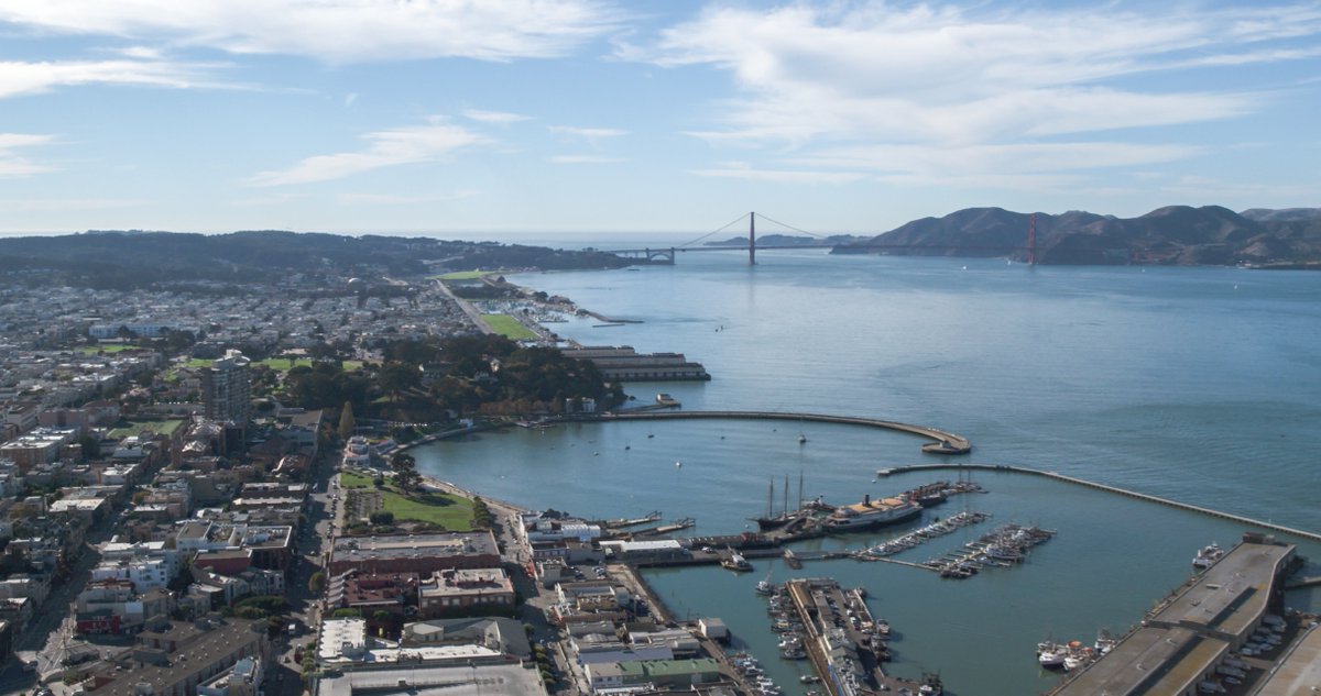 🧵San Francisco is an environmental leader protecting the bay. SF is the only coastal city in California with a combined sewer system. Stormwater from streets & wastewater from buildings flow into the same pipes, and go to wastewater treatment plants for treatment.