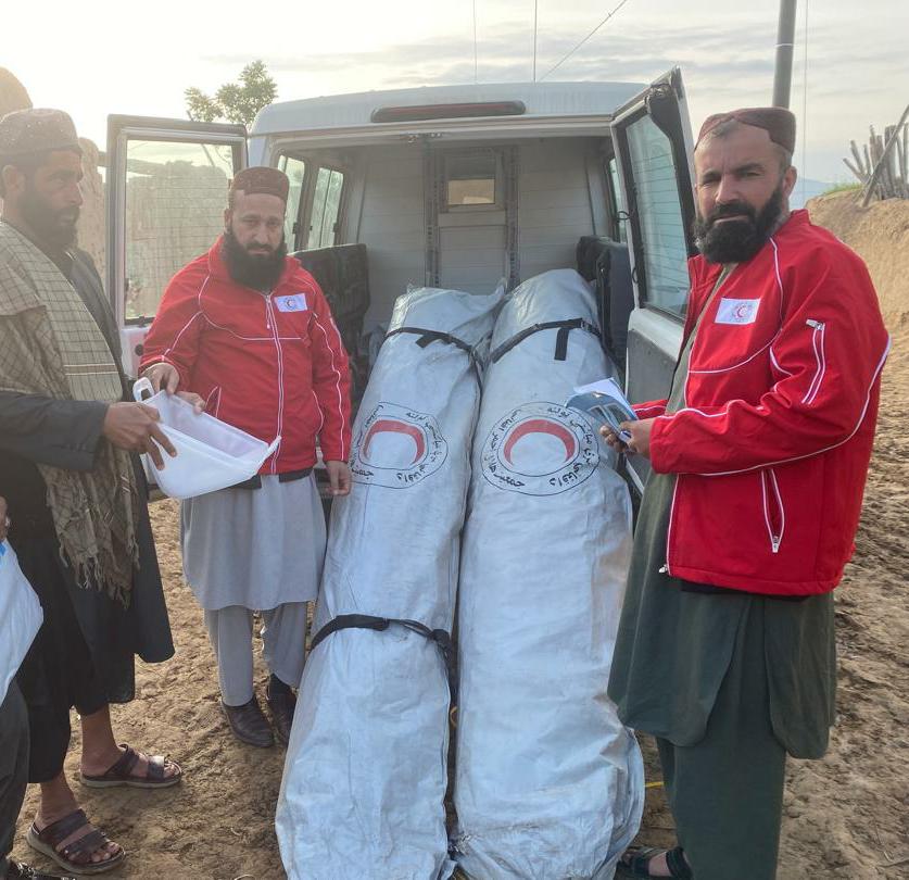 Today, on 22nd of Shawwal, Afghan Red Crescent distributed 3 types of non-food items, such as tarpaulins, tents, and water barrels to 5 families affected by the rains in central Baghlan district of Baghlan province.