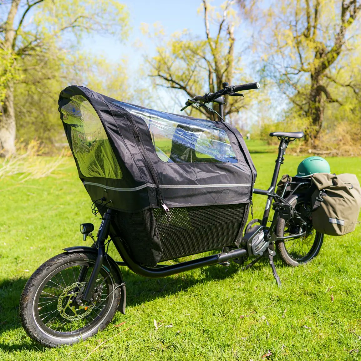 An e-cargo bike or trike is the best way to see and enjoy the spring tulips and blossoms in #Ottawa! 🌷🚲😊 #MyOttawa #Ottbike #Spring #CargoBikes