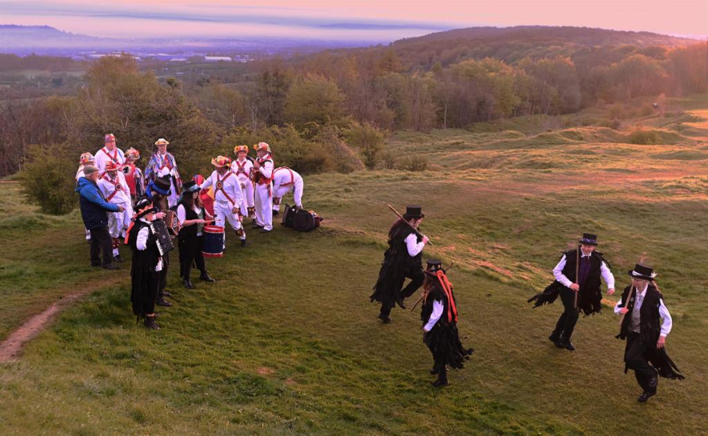 15 wonderful images from May Day celebrations near Stroud dlvr.it/T6GzgF