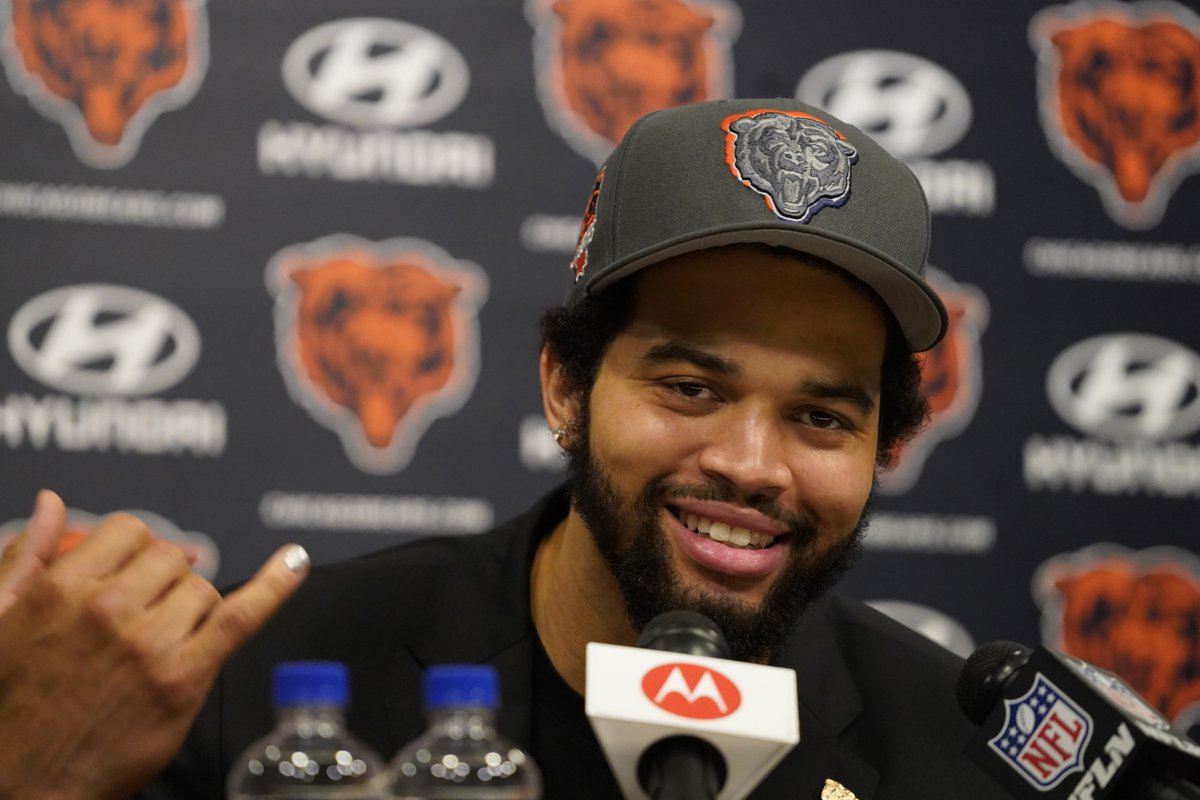 Prior to the #NFLDraft, Caleb Williams' personal QB coach Will Hewlett had been helping him learn the #Bears offense, as reported by @kalynkahler on this show. Hewlett joined @ParkinsSpiegel Tuesday to talk about it. @670TheScore. 670thescore.com/listen twitch.tv/chicago670thes…