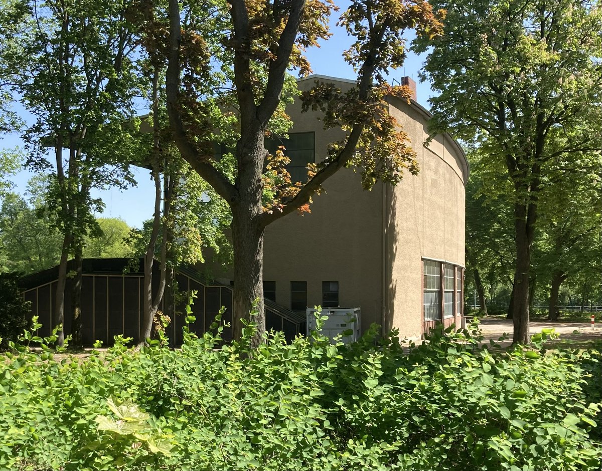 In Berlin to give @TheArtsSociety lecture & as it’s May Day here’s Werner March’s Olympiastadion from Maifeld. Was sorry that swimming stadium stands under wraps for renovation but March’s 1936 equestrian stand was bonus. Hope city can bid for 2036 - to showcase the new Berlin