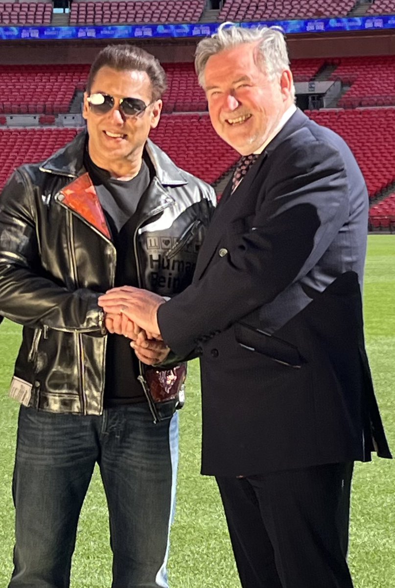 Bollywood superstar @BeingSalmanKhan at the iconic Wembley Stadium 🏟️😎

📸: @BarryGardiner 

#SalmanKhan #Bollywood #India #WembleyStadium
