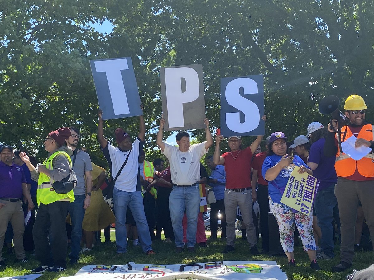 Los y las inmigrantes somos esenciales. Justicia para TPS YA! #TPSjustice #justiceforjanitors