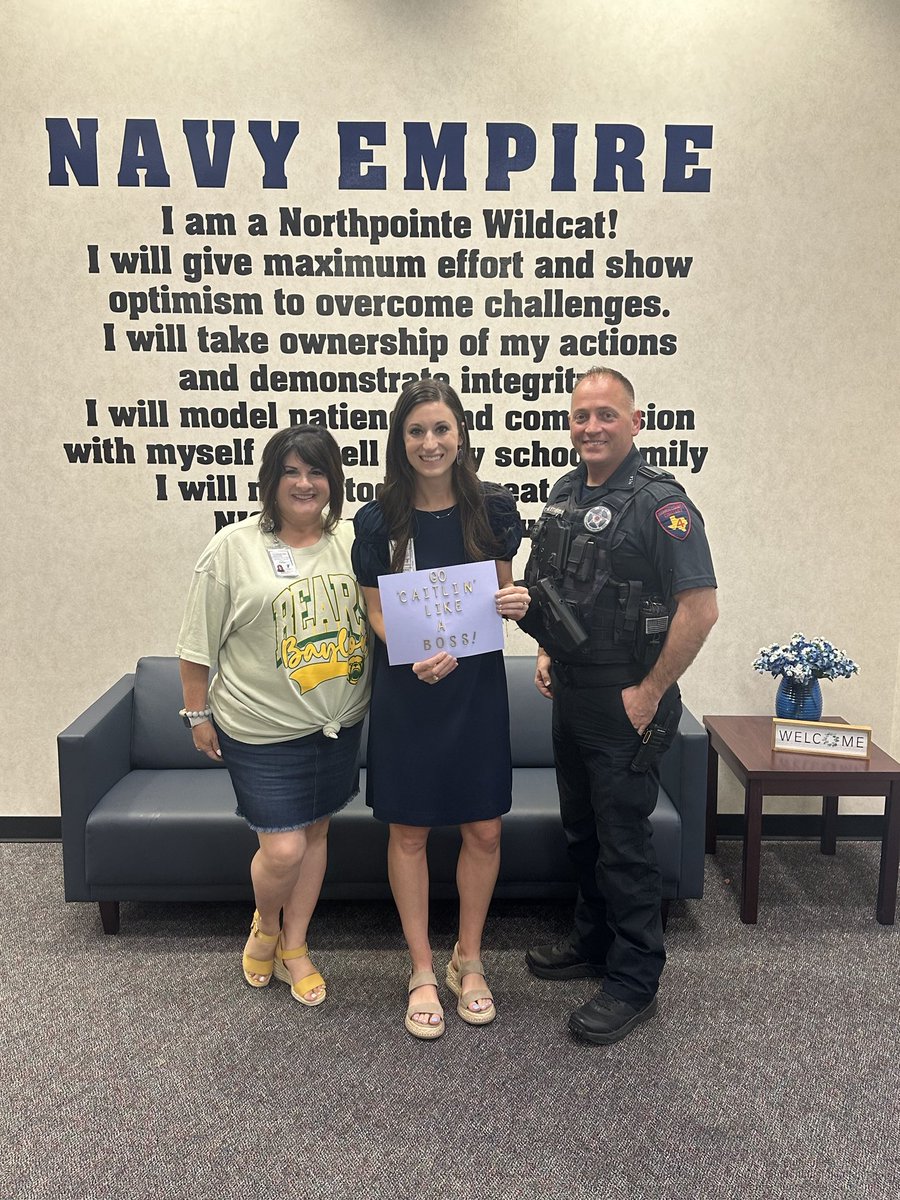 It’s School Principal Day & we have the BEST!!! #caitlinlikeaBOSS ⁦@TISDNIS⁩ ⁦@Cain_TISD⁩ ⁦@TomballISD⁩ 💙🩶