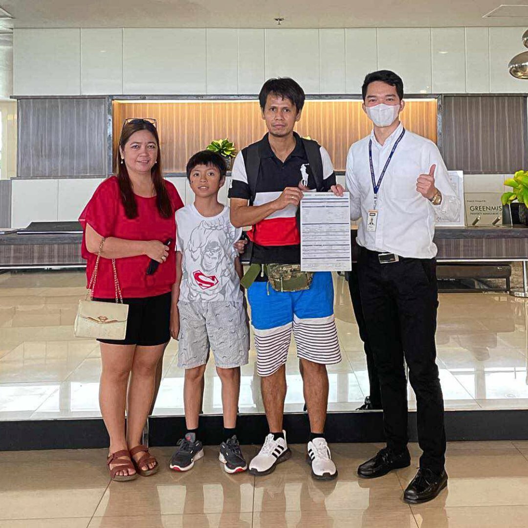 SaveOneLifeInc's tweet image. This is Jane, a MEG recipient from the Philippines! Jane used the grant to open a sari-sari and computer repair shop. Their family was able to purchase a condo recently. Jane's story is great testament to resilience and community support ❤️

Read here: conta.cc/3QjbcYn