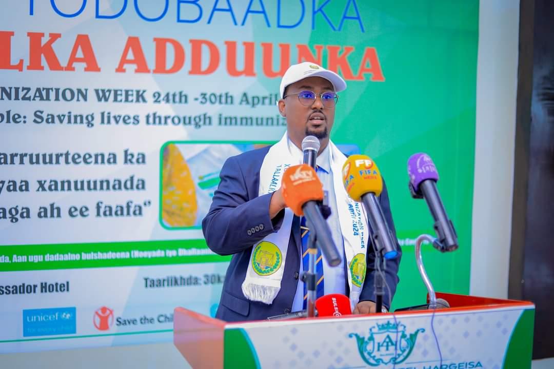 The Director General of the Ministry of Health Development @HergeyeDr Urging the Parents the Importance of Immunization for children in the Commemoration of Global Immunization Week organized by MOHD. @HassanGafadhi