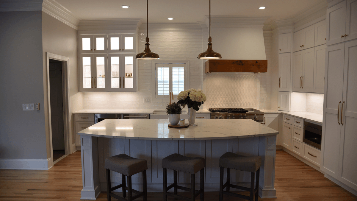 KettlerDesign's tweet photo. How to create a stunning kitchen with hardly any color. Wonderfully white! Touchstone Fine Cabinetry ☀️ @topknobs ☀️ @crsvillestudios ☀️ @msisurfaces ☀️ Marble &amp; Stone Shop #whitekitchen #karenkettlerdesign https://t.co/jSNIHQUapv