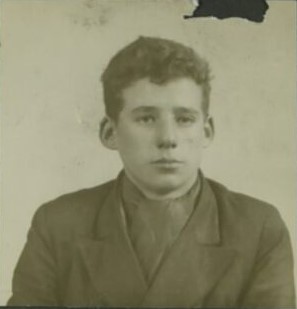 National Archives opens complete records for first time of Tynesider who became Britain's youngest PoW after capture by Germans at age of 14. In The Journal today. @UkNatArchives