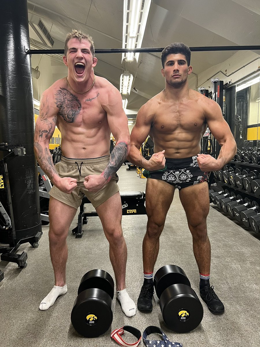 Hawkeye🐤Gang upper-weights are Dangerous⚠️
Name a better 2024-2025 NCAA wrestling 197 pound - 285 pound back to back duo⁉️
No Haircut Necessary; all we are focused on is training this offseason.
Eat🍽️, Sleep🛌 , breathe training 😠💪👊
#hawkeyes #nationalchampions #workethic
