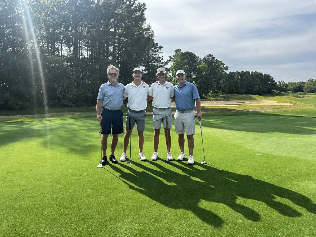 Had a great time celebrating our seniors at Golf last night! We love seeing all their accomplishments! Our Golf players teamed up with their dads and faculty in a friendly competition, what a great way to end their regular season! <a href="/MBHSPrincipal/">Kristin_Altman</a> <a href="/Cahill_MB/">John Cahill</a> <a href="/SeahawkBooster/">MB Seahawk Booster</a>