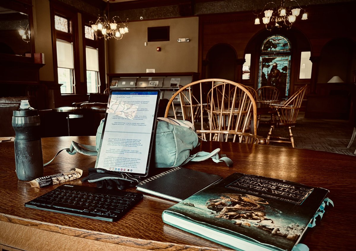 KrisTheodore's tweet image. #iamwriting #theveinofaltria Is this how @StephenKing does it!? #atthelibrary