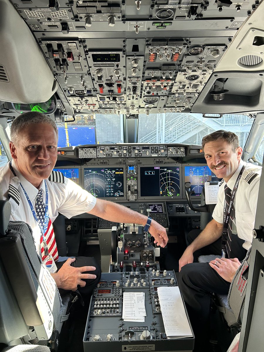 BNA is open for business! Southwest Airlines opened its 12th domicile today. BNA Pilots CA Kelly Hanley and CA Andy Sowell captured pics, including first originating crew CA Randall Miller and FO David Hancock. Flying BNA today? Share your photos in the comments. #TennesseeOne