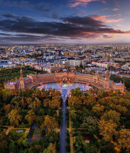 Spain Art & Architecture
🌎✈️
Plaza de España, Spain
📷:@madebyvadim (IG)
instagram.com/madebyvadim/
#madridcity #madridspain #couplesinmadrid #spain #travel #spaintrave #architect #artandall #art #travelblog #travellifelove #design #photography #artis