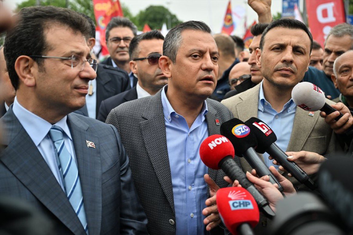 PolitikYol Özel | CHP'de İstanbul, genel merkezi '#1MAYIS' için uyarmış: Çatışma görüntüleri partinin kapsayıcılığına zarar verebilir 📌 Mesajda 'sembolik destek verilmesinin daha doğru olacağı’ görüşü parti yönetimiyle paylaşıldı politikyol.com/chpde-istanbul…