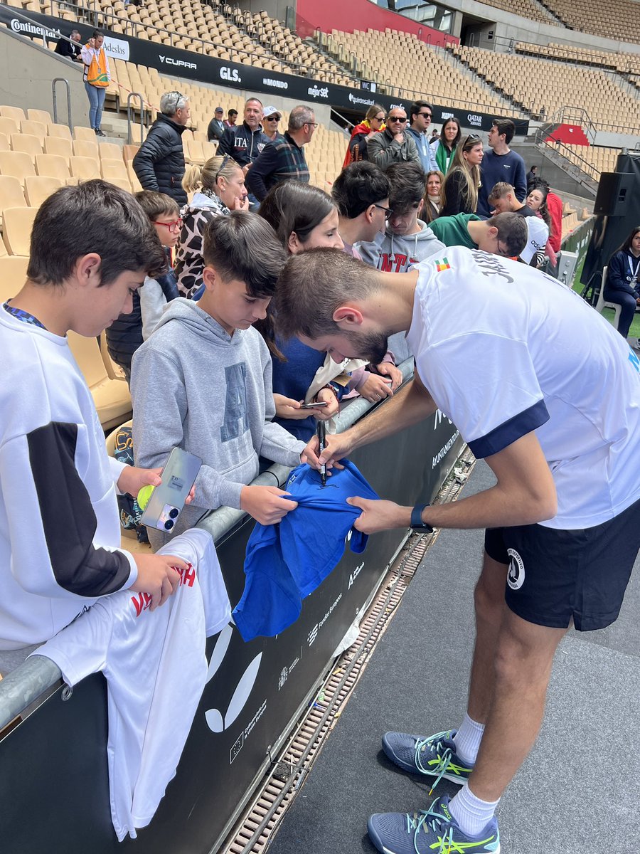 No sé cómo agradecer todo el apoyo y cariño recibido en el día de hoy, y durante todos estos días, en Sevilla ❤️

Me voy con la espinita de saber que no estuve acertado y me costó encontrarme en la pista 🙏

Desde ya a vaciarse y a trabajar para dar a este equipo lo que merece!