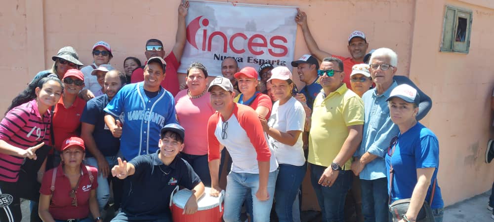 ¡Trabajadores del Inces de Nueva Esparta conmemoran este día con unión y alegría! @NicolasMaduro @_LaAvanzadora @WuikelmanAngelP