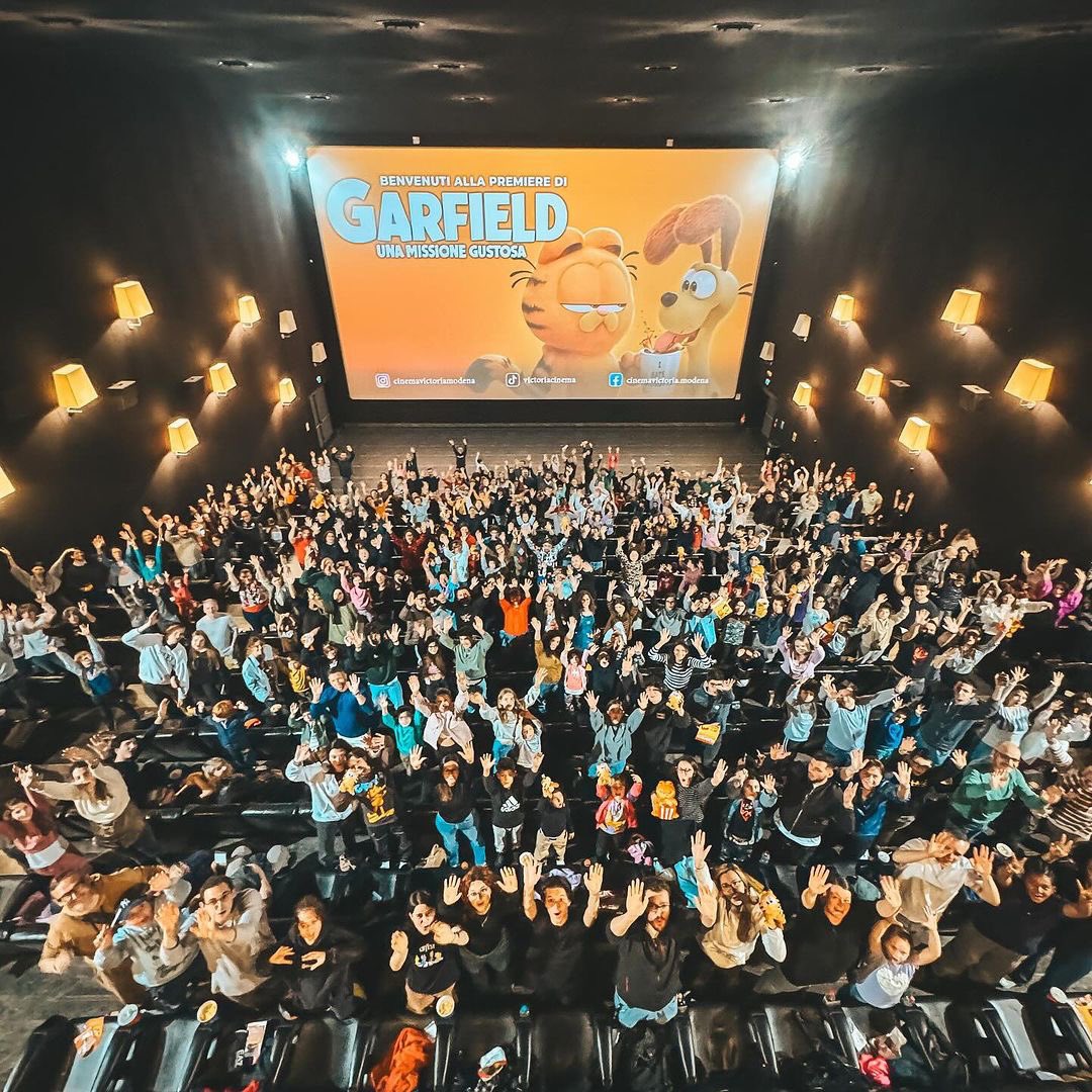 Love seeing packed theaters! 🧡 #GarfieldMovie