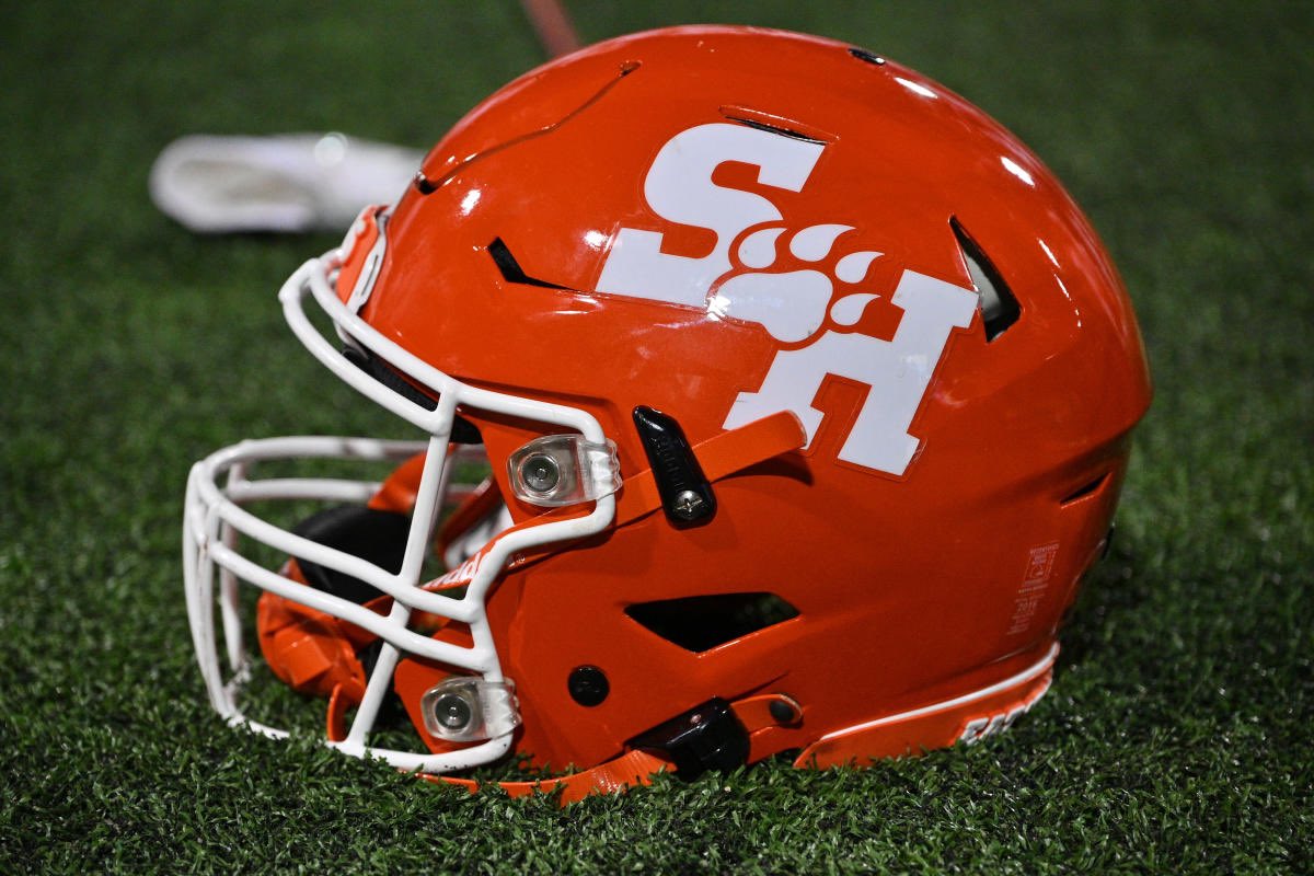 #AGTG After a great conversation with @CoachMerkens I’m blessed to say that I have received an offer from Sam Houston State University @BearkatsFB #EatEmUpKats @ConferenceUSA @Coach_Hughes
@CoachWeathersby
@CoachB_Morgan 
@CoachJShaw
@WeissFootball #recruitweiss
#WolfPack🐺‼️