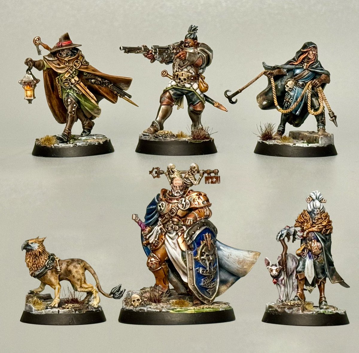 Here are Callis, Toll and their warband - the saviors of Cinderfall. Stunning models, cannot wait to run them in their first Warcry match 

#WarhammerCommunity #warhammer #warcry #PaintingWarhammer #blacklibrary