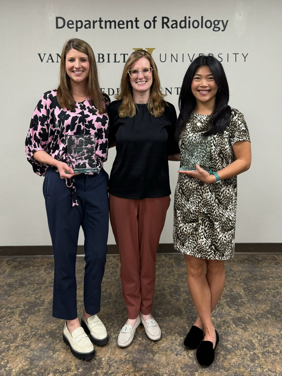 Last week during our annual Deitte INSPIRE Lectureship, residents @carmen_carlos and @dorachen_13 were presented with the INSPIRE Resident Leadership Award! Congratulations, Dr. Carlos and Dr. Chen!🎉🎉