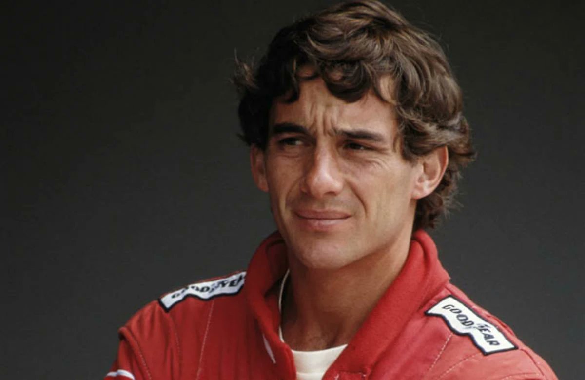 E ho capito che Dio mi aveva dato
Il potere di far tornare indietro il mondo
Rimbalzando nella curva insieme a me
Mi ha detto: 'Chiudi gli occhi e riposa'
E io ho chiuso gli occhi.

#Senna #Senna30Anos #sennaforever #AyrtonSenna 
#Ayrton #LucioDalla