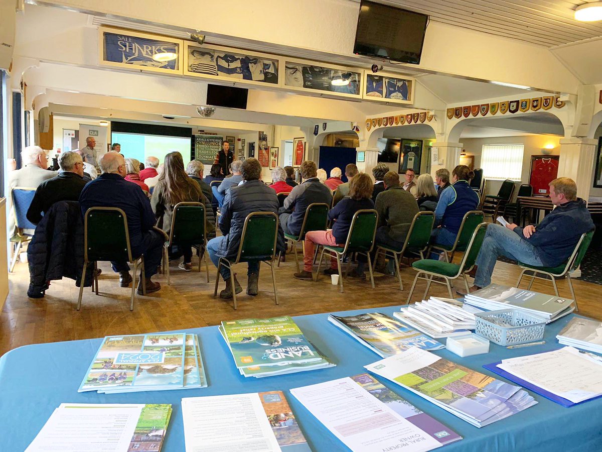 Diolch / thanks to all those who attended our first #nationalparks consultation meeting in Ruthin yesterday. A great turn out and presentations from the team and #nrw fact finding ahead of formal consultations in September.