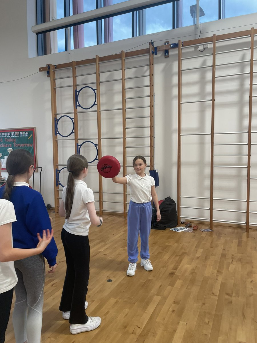 Dinas Bran enjoyed their Taekwondo session yesterday with @livetaekwondo Lots of fun learning some basic taekwondo skills #TeamGwenfro #Healthyconfidentindividuals