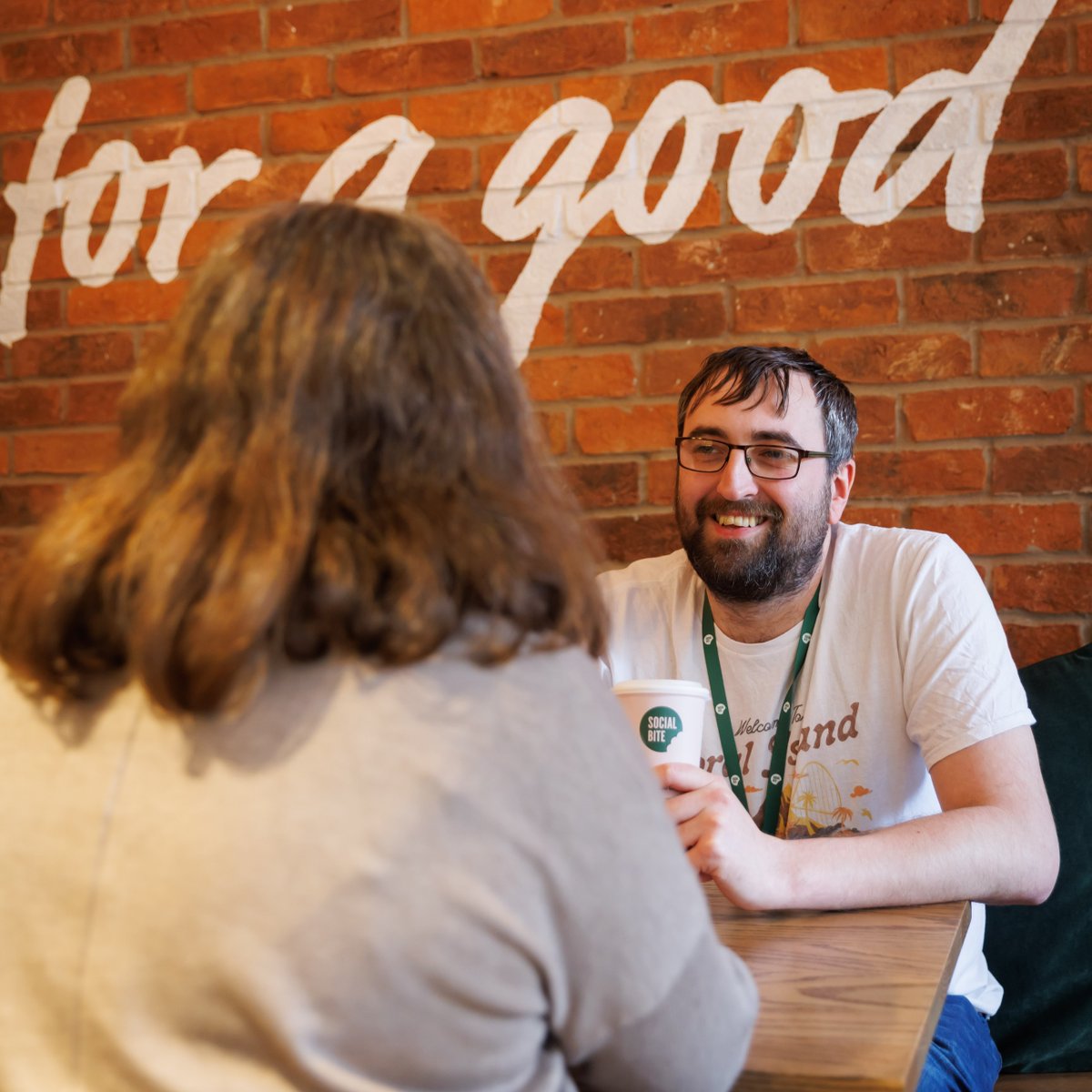 We're hiring! We need a strong relationship builder who can help people experiencing homelessness to find success in employment. Development and Support Worker for Jobs First Salary: £25,000-£27,500 Closing date: 12pm, 6th May Find out more and apply 👉 social-bite.co.uk/who-we-are/job…