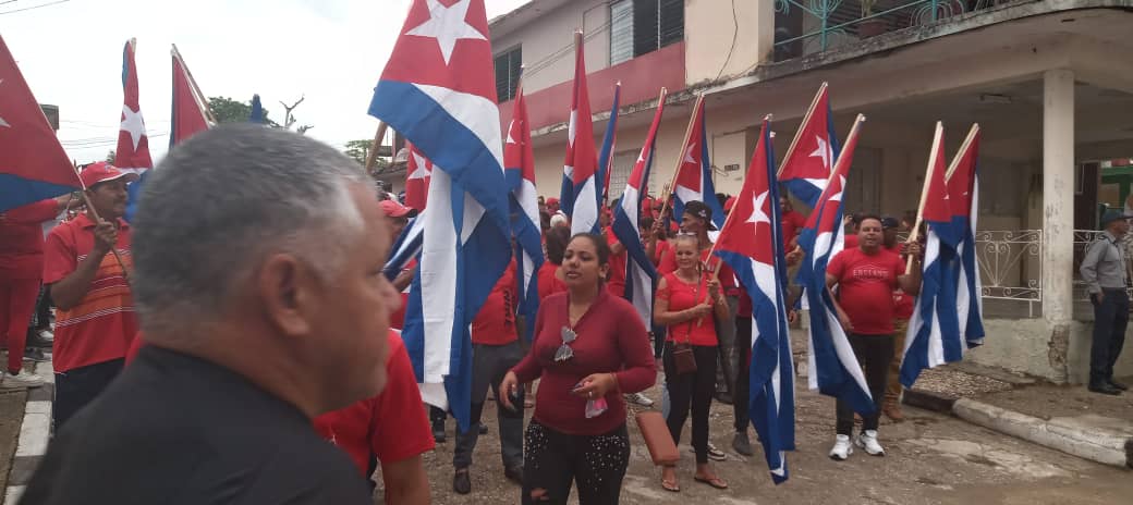 LeticiaCalvoD's tweet image. Colorido y alegría en los educadores en #Contramaestre en este desfile por el #1ro de Mayo.#PorCubaJuntosCreamos.