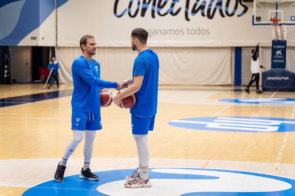 😃🥰 Estas caras se nos ponen al anunciar que @dee1Johnny ya está entrenando con el equipo. 💙 Esperamos verle muy pronto vistiendo la equipación en el parqué. 🔜🏀