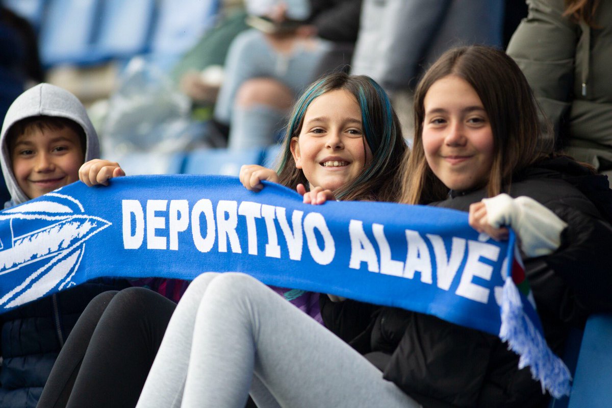 76' ⏱ | 0-1 | Es increíble cómo ha respondido la afición albiazul 🤍💙 #Mendi100 #GloriosasAthletic #GloriosasAstea #GoazenGloriosas ⚪️🔵