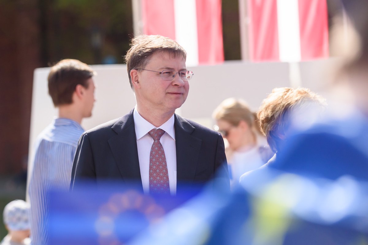 VDombrovskis tweet picture