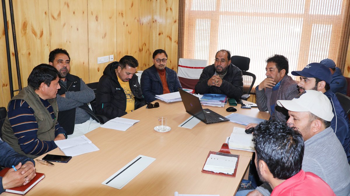 Chief Engineer PHE & I&FC Ladakh chairs review meeting on expenditure, preparedness measures @Info_Ladakh @DDNewslive @airnewskargil @ddnewsladakh