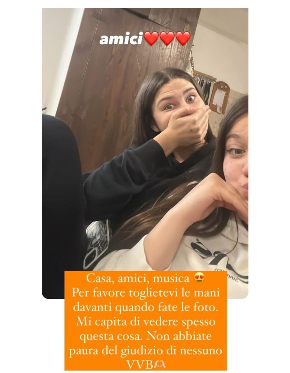 #GrandeFratello Mikko che consiglia alle sue fanz di non coprirsi x no farsi riconoscere..se si coprono sanno di essere bimbette poppanti che sostengono il nulla esistente!! Povere!!