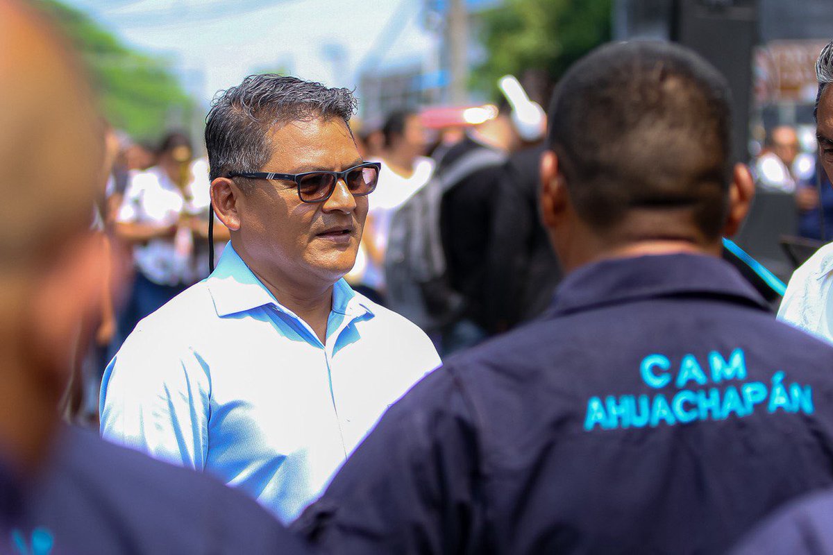 #TomaDePosesión | Carlos Milla (@CarlosMilla1007), alcalde del @PCN_OFICIAL por Ahuachapán Centro, se trasladó al distrito de Ahuachapán, donde también tomará juramento de su cargo y ratificará su compromiso con la población para trabajar de la mano con el presidente…