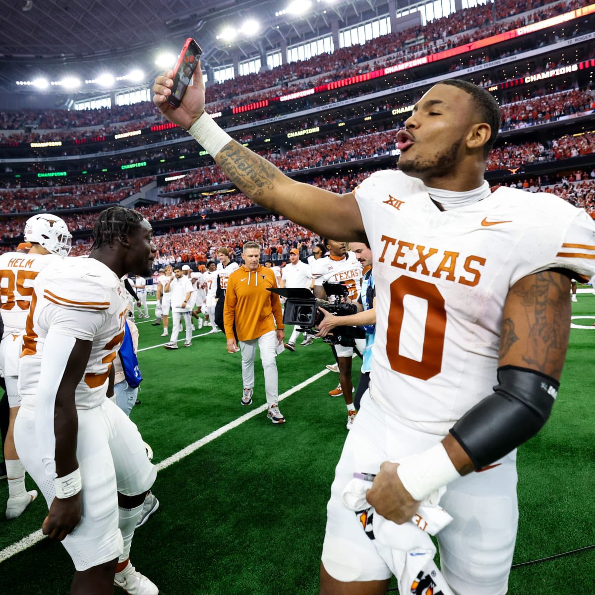 Blessed to receive an offer from the University of Texas! #AGTG @ChadSimmons_ @RivalsFriedman @TomLuginbill @TheUCReport @FBCapitolOfNC @UANextFootball