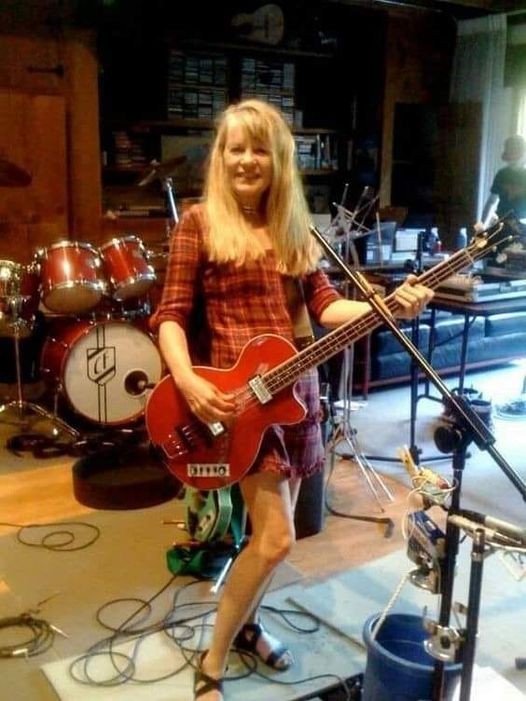 Tina Weymouth and her new red Hofner. via The Name of The Band Is Talking Heads

#TinaWeymouth #TalkingHeads #80s #80smusic #80srock #punk #newwave #postpunk #rock #rockmusic #music #alternativemusic #alternativerock #musicphoto #rockhistory #musichistory