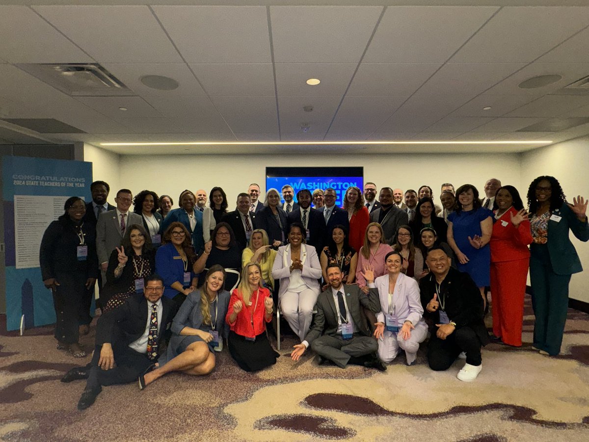 @smithsonian @SmithsonianEdu “Now is the time to lean in.”

Thank you @RepJahanaHayes, the 2016 National Teacher of the Year, for offering encouraging words to the 2024 State Teachers of the Year ahead of their meetings with Congress this morning! #NTOY24