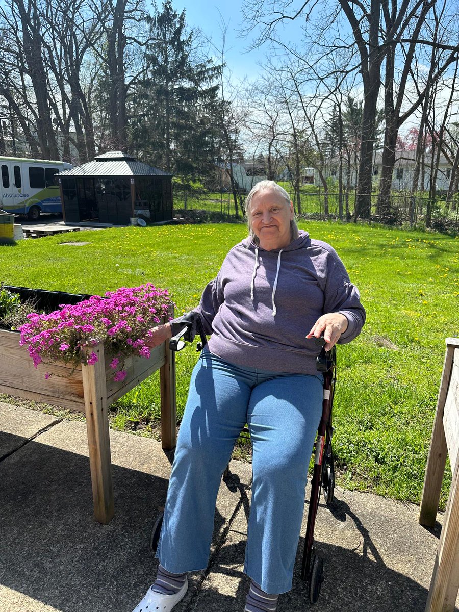 Enjoying this beautiful weather outdoors at Orchard Brooke! ☀

#orchardbrookeassistedlivingcenter #livinglegendshealth #nursinghomes #sunny