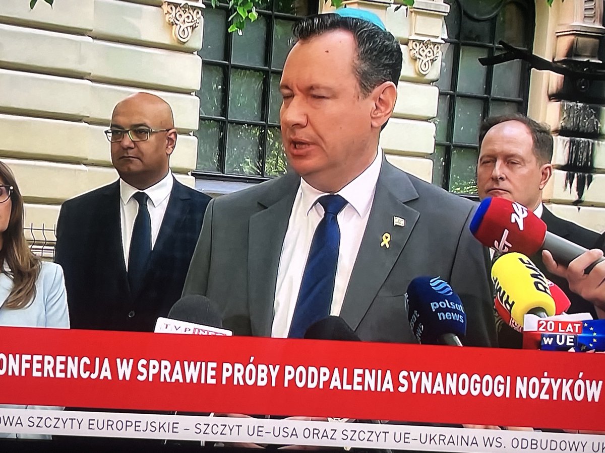 Czy Wy to słyszycie !! Ten chłop i ambasador USA był nazwany przez kobietę która ich zapowiadała ekscelencją !!! Qrwa w jakim kraju my żyjemy jak nie żyd do Ukrainiec !!! 🤮🤮🤮🤮🤮🤮🤮🤮🤮🤮🤮🤮