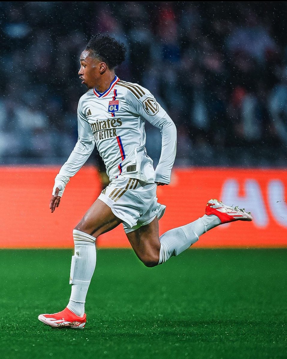 Malik Fofana a été flashé à plus de 35 km/h

Les gones ça fait combien de temps qu’on a pas eu un mec aussi rapide ? 

#TeamOL ❤️💙