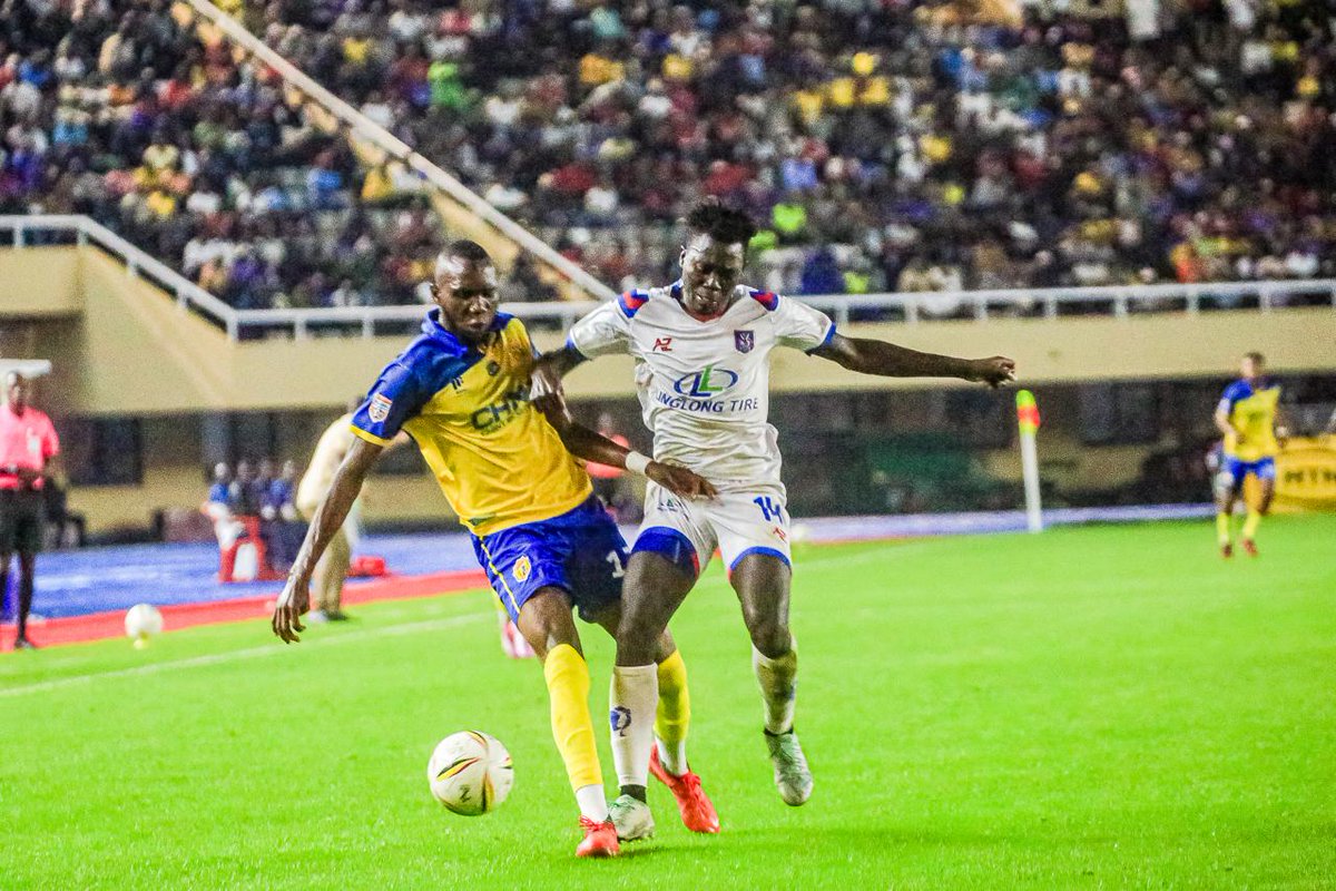 We are under the flood lights and as it stands at Half time @KCCAFC and @SCVillaJogoo locked in a goalless battle. Who will break the deadlock in the second half? #KCCSCV #StarTimesUPL #MTNUgFootball
