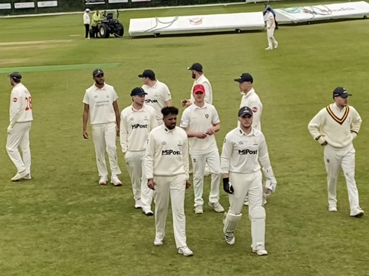 🏏A murky afternoon at @NewportCricketC as Glamorgan 2s are all out 86 leaving Glos a tricky 231 to win - they’re 1/0 when the rain comes