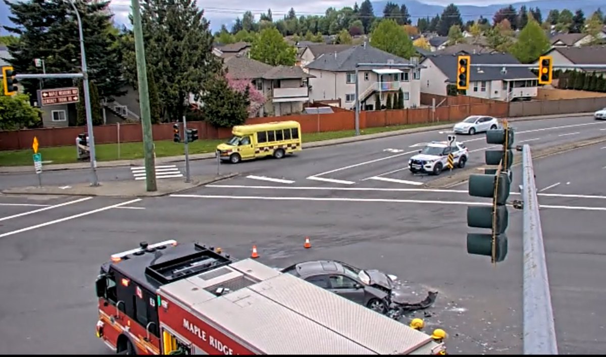 ⚠️#BCHwy7 Vehicle incident at Dewdney Trunk Rd that is blocking the WB right turning lane and centre lane and EB left turning lanes & centre lane. Emergency crews are on scene. Please watch for personnel and pass with caution. #PittMeadows #MapleRidge