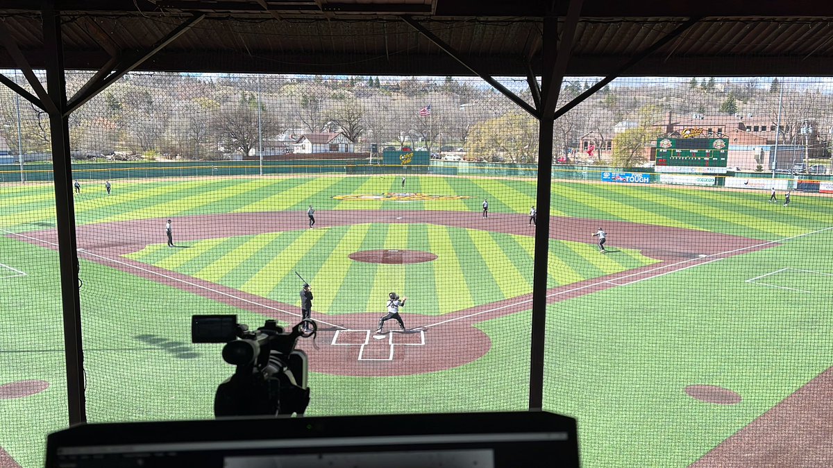 Behind the mic for Minot vs Mandan baseball on @NetworkPsp 

Wednesday afternoon baseball starts right now!

#NDPreps