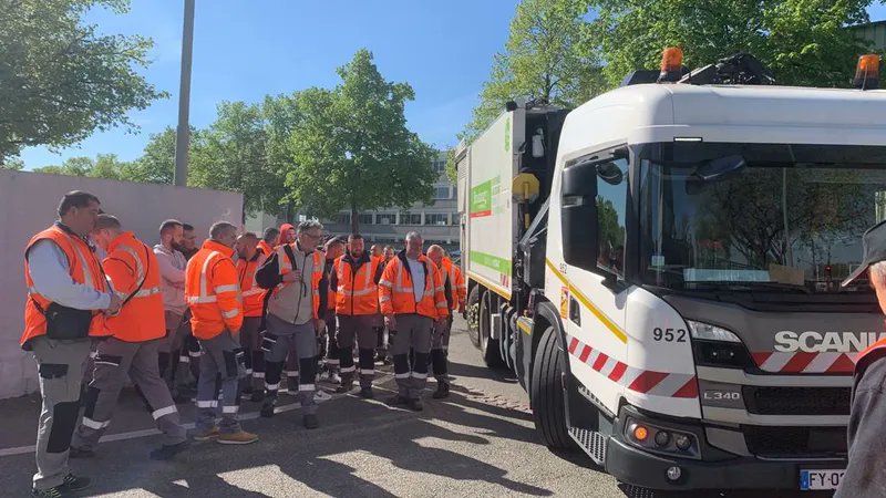 @F_Desouche Quelqu'un a un traducteur ?
Sinon quelques images vraies d'éboueurs en dehors de Paris et des très grandes villes gauchistes, on s'en sortira très bien (Besançon, Dijon, Dieppe, Strasbourg...)  :