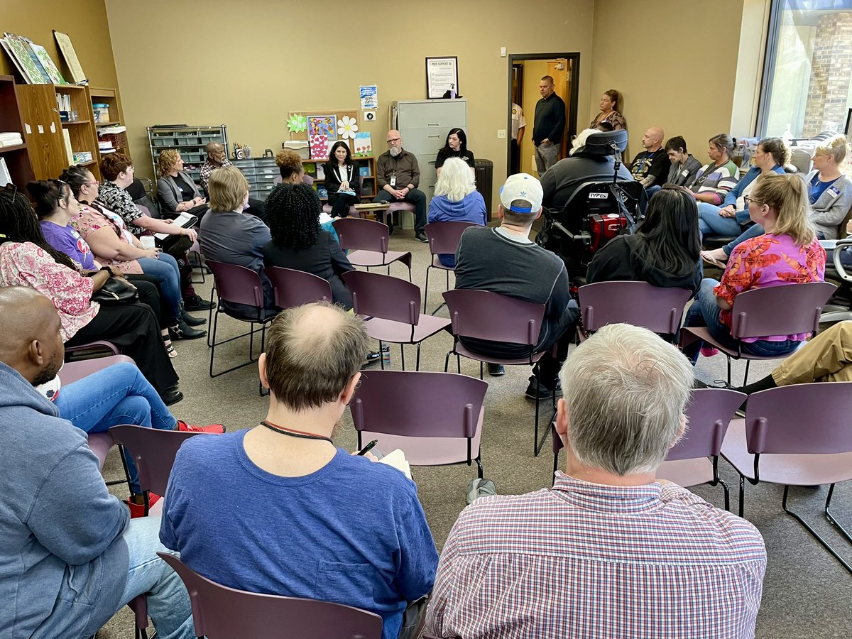 @MIAttyGen @dananessel started off Mental Health Awareness Month with a visit to Recovery MI. The DAG negotiated $1.6 billion in opioid settlement funding, now available to communities like Kalamazoo for their efforts supporting residents in recovery for substance use disorder.